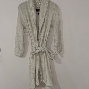 Nicole Miller New York Cozy cream bath Robe size M